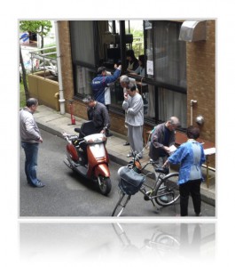 20090418自転車ステッカー貼り