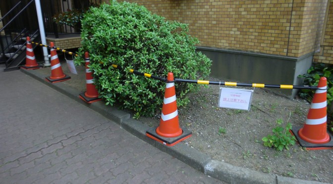 南棟9階外壁剥離の安全柵